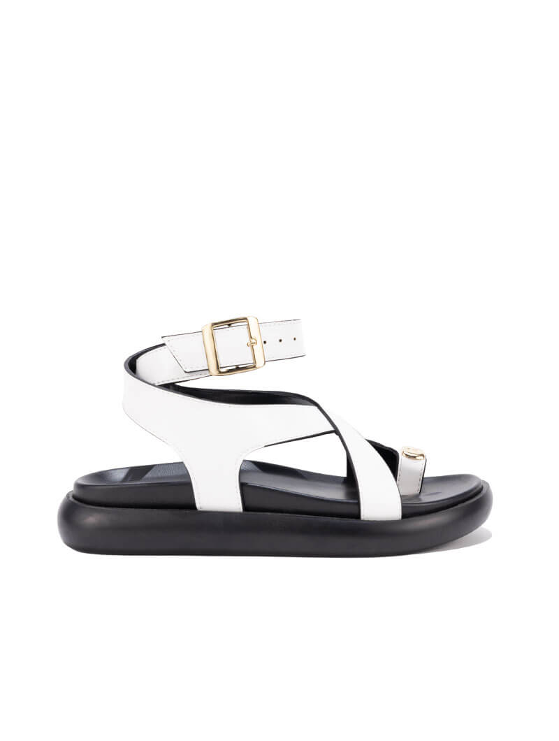 Sandales à brides croisées